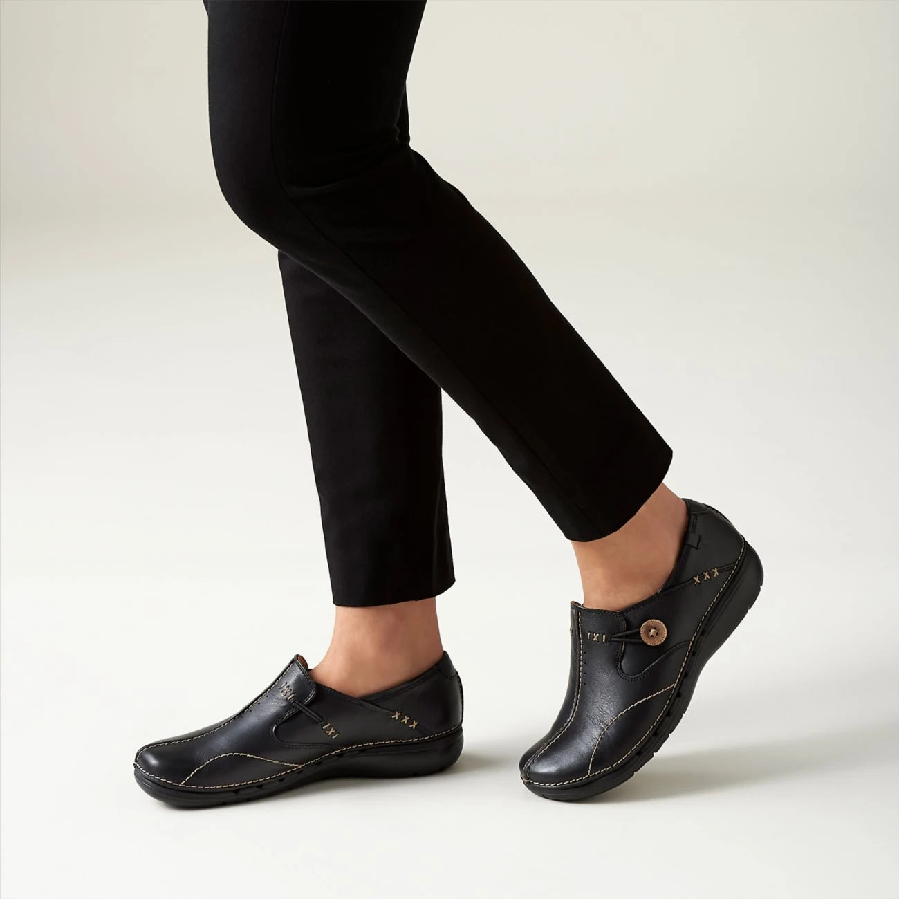 Clarks UN.LOOP Black 4 Clarks UN.LOOP Black - Image 2