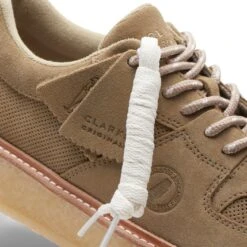 Clarks 8th St Sandford Light Sand -Clarks 26170075 W 8