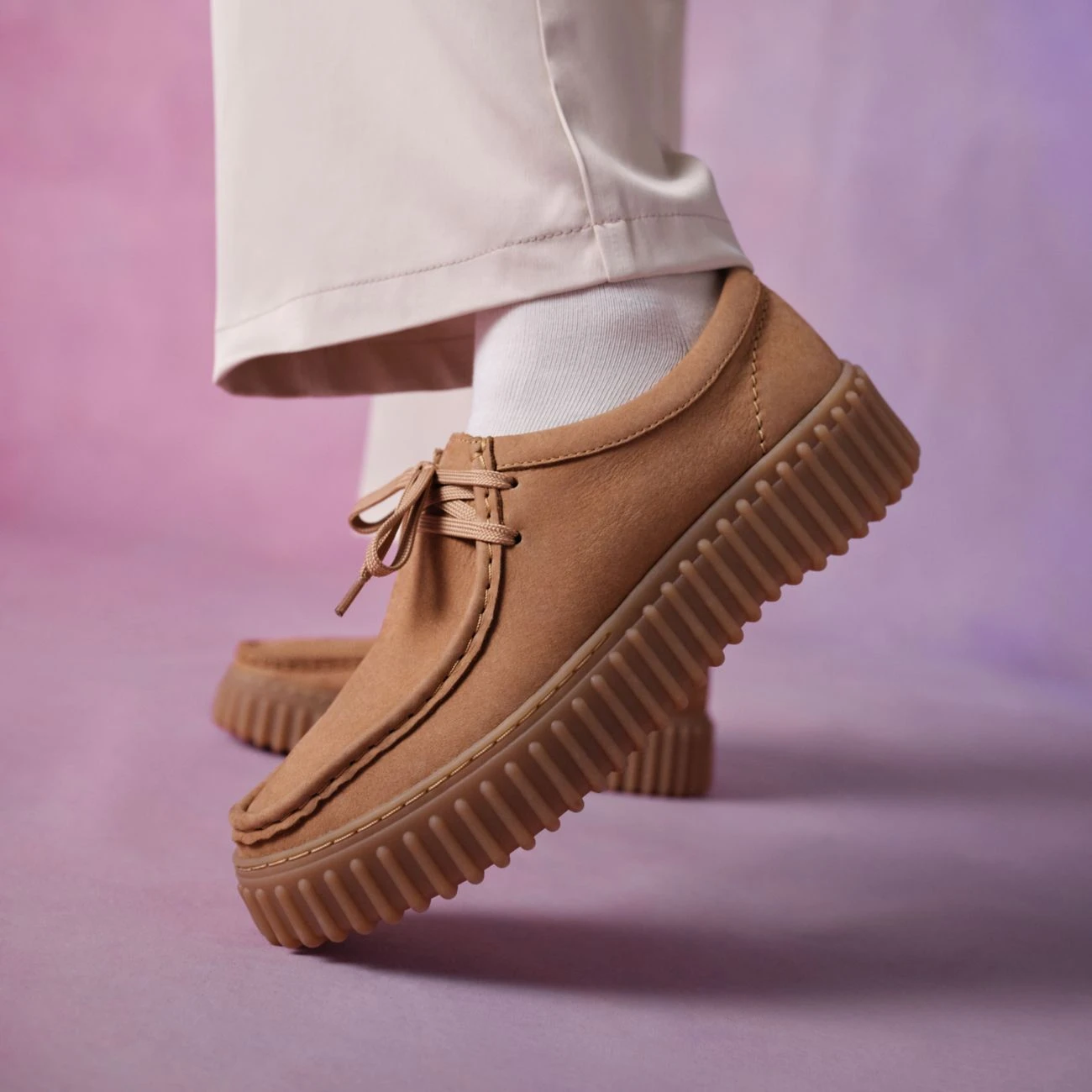 Clarks Torhill Bee Light Tan Nubuck 4 Clarks Torhill Bee Light Tan Nubuck - Image 2